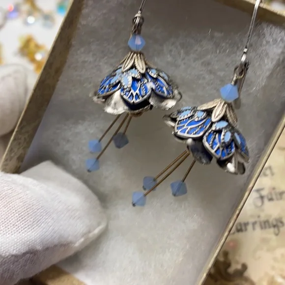 The cutest earrings you ever did see - Picture 3 of 3
